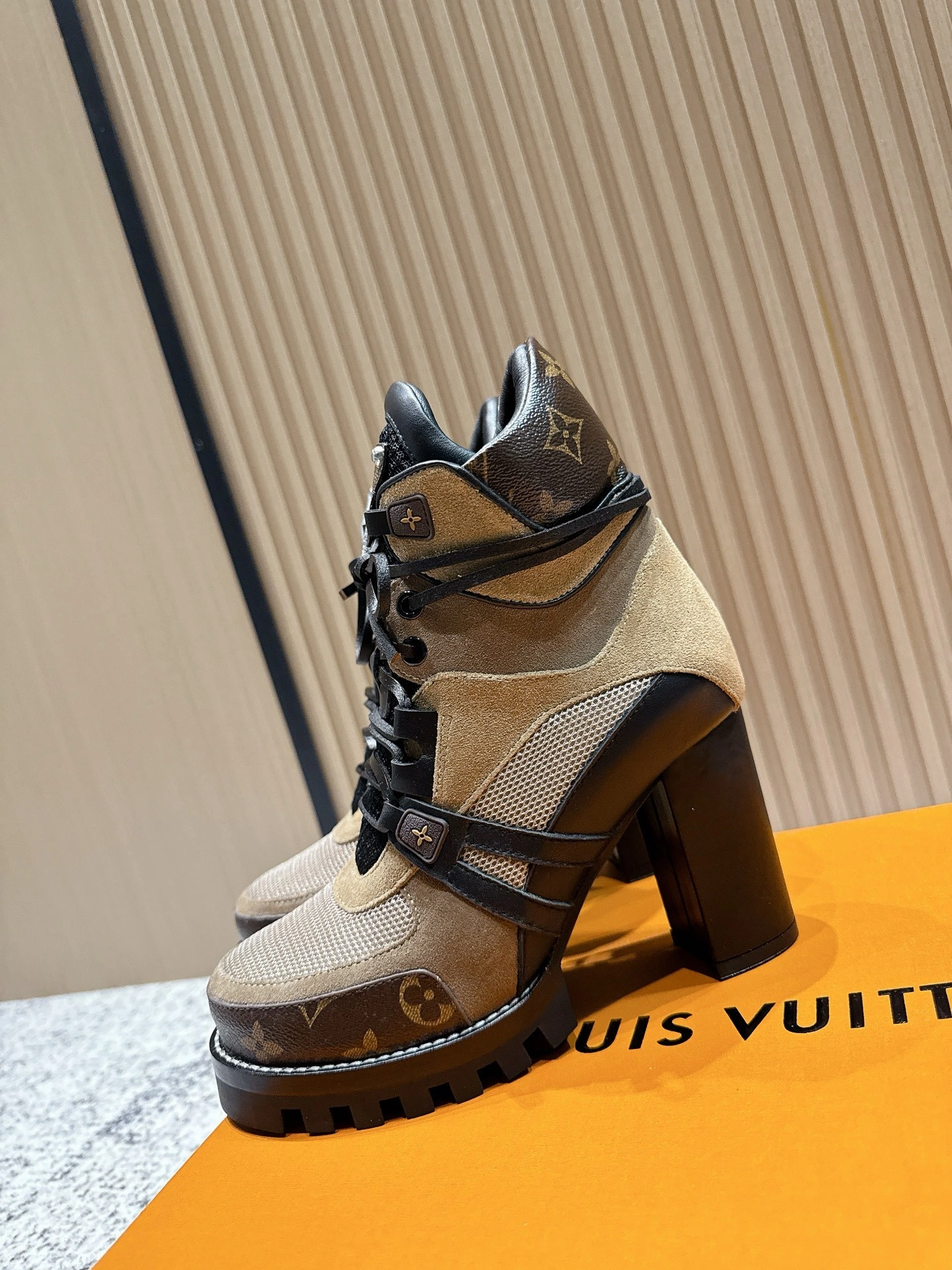 COCO-- 8V 1A94O1 cowhide Heel height ：9cm Waterproof：2.5cm item:E-X362J2905